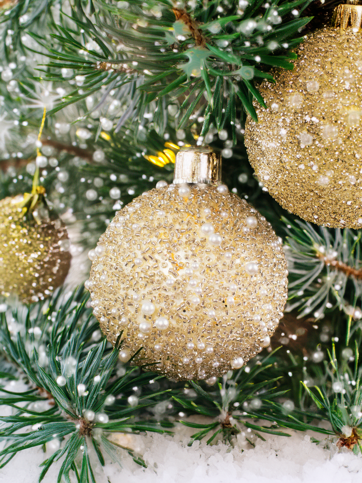 CHAMPAGNE & PEARL BEADED BAUBLE