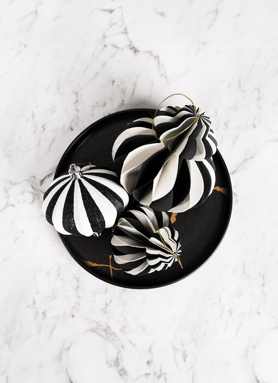 MONOCHROME PAPER FINIAL - LARGE