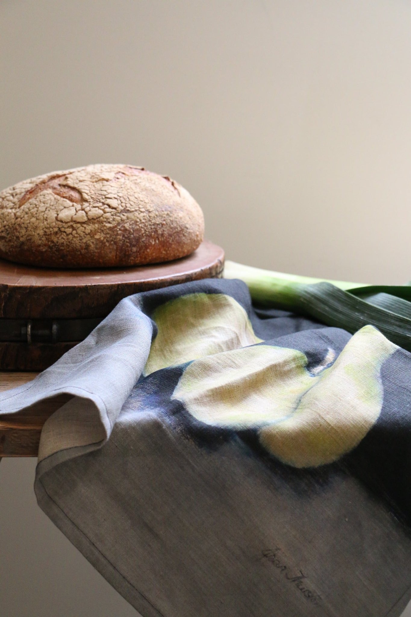 NOIRE PEAR ORGANIC LINEN TEA TOWEL