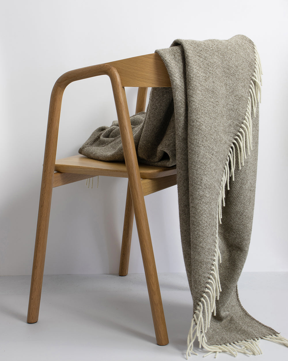 MARTINBOROUGH NZ LAMBS WOOL THROW - OLIVE