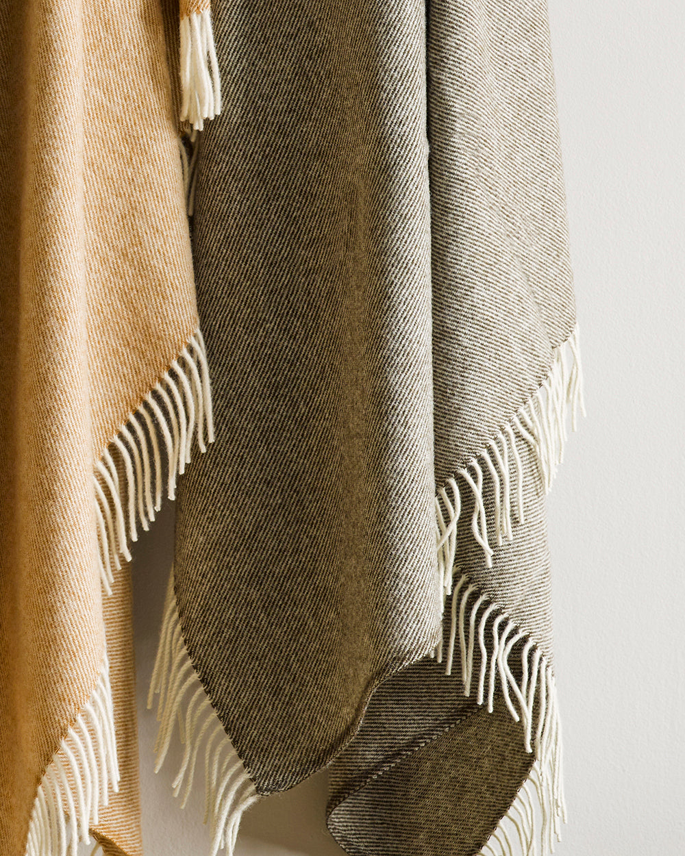 MARTINBOROUGH NZ LAMBS WOOL THROW - OLIVE