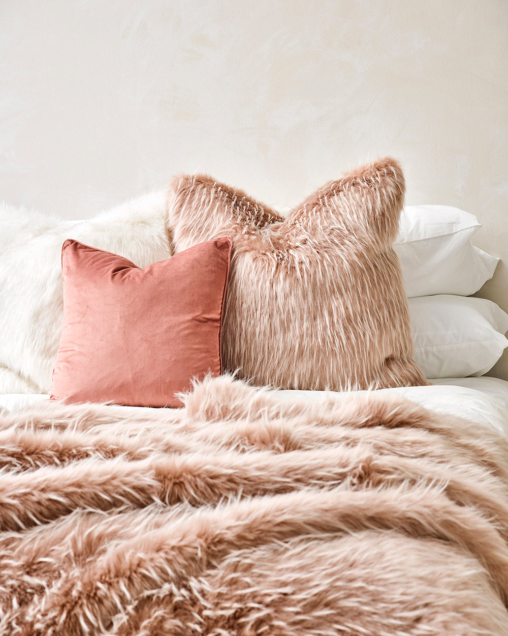 PEONY PLUME FAUX FUR THROW