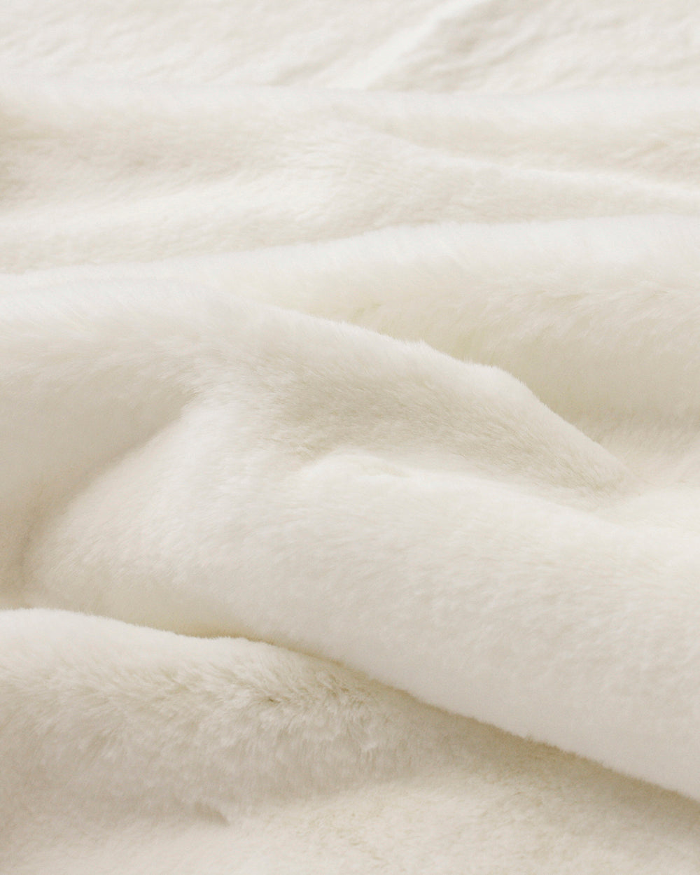 POLAR BEAR FAUX FUR THROW