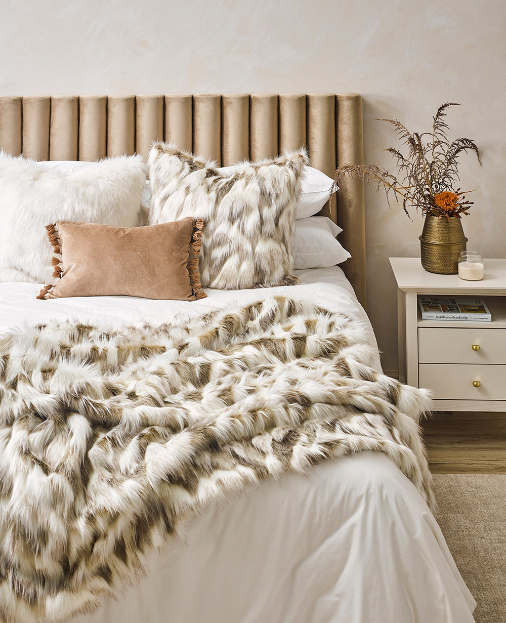 SNOWSHOE HARE FAUX FUR THROW