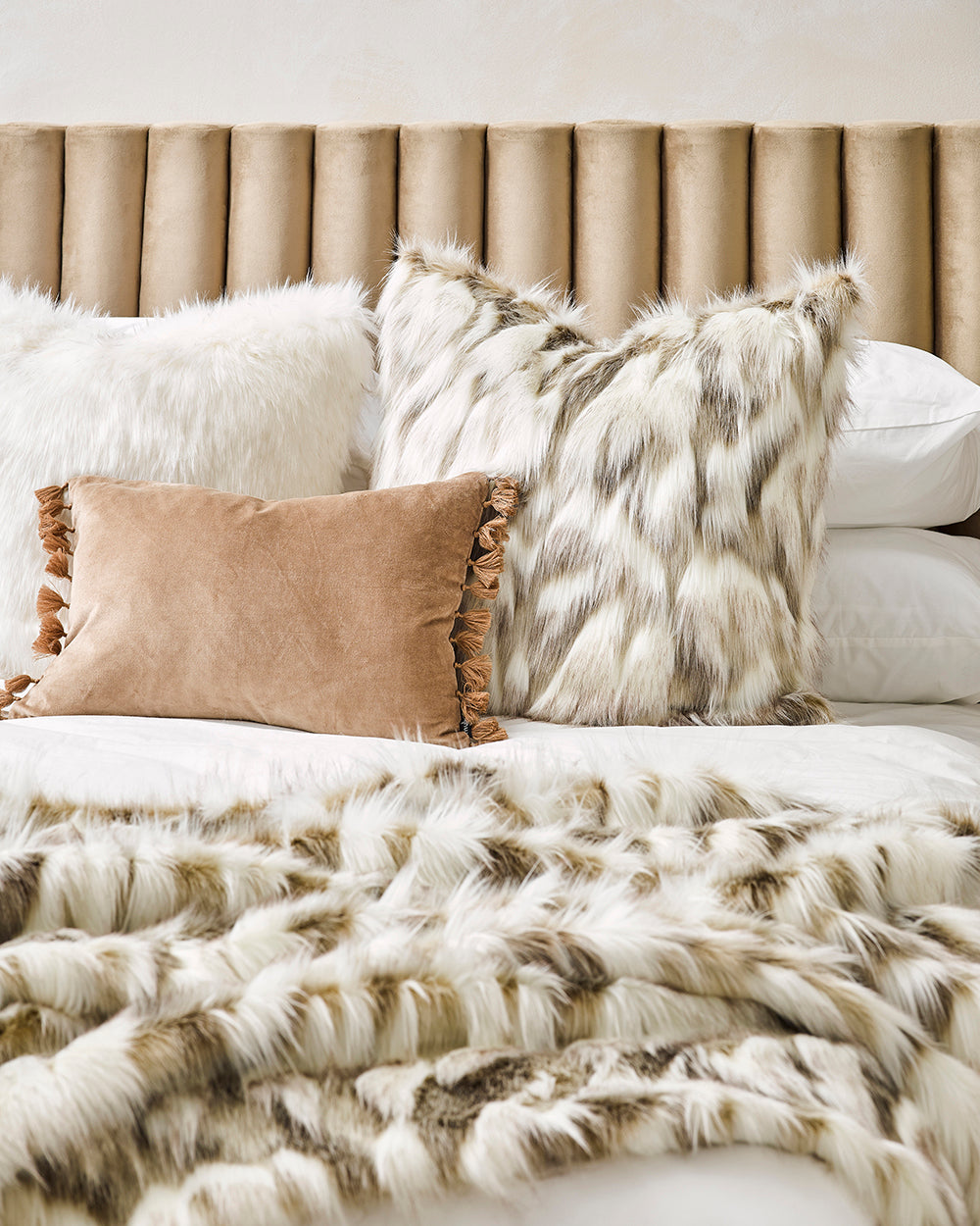SNOWSHOE HARE FAUX FUR THROW