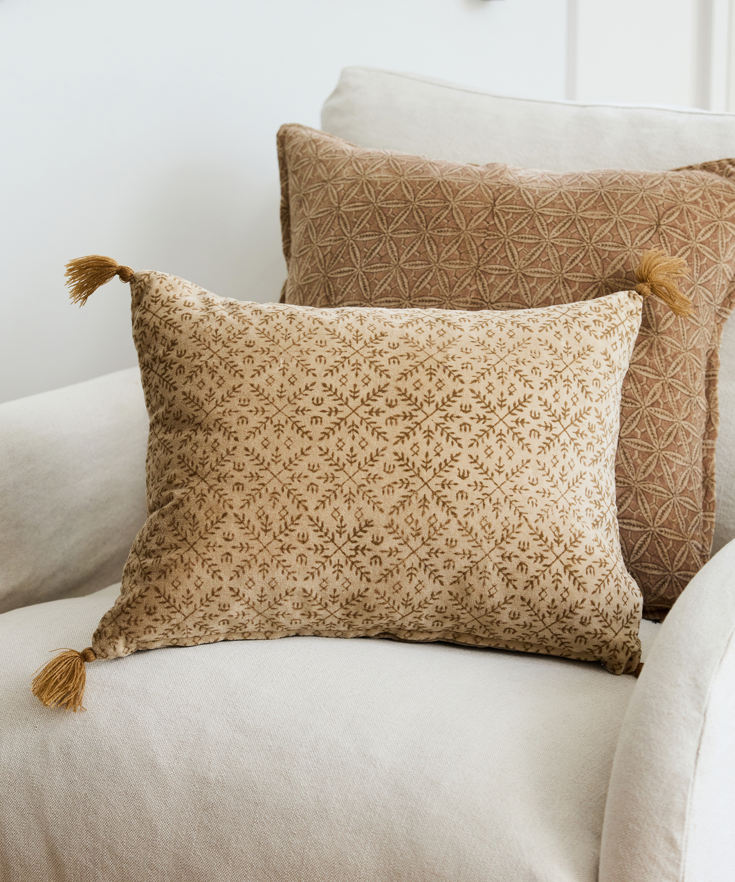 JOLIE HANDBLOCK VELVET CUSHION