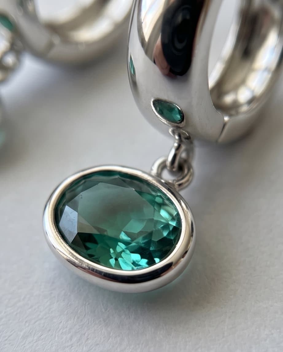 RIVERSTONE HUGGIE EARRINGS - EMERALD