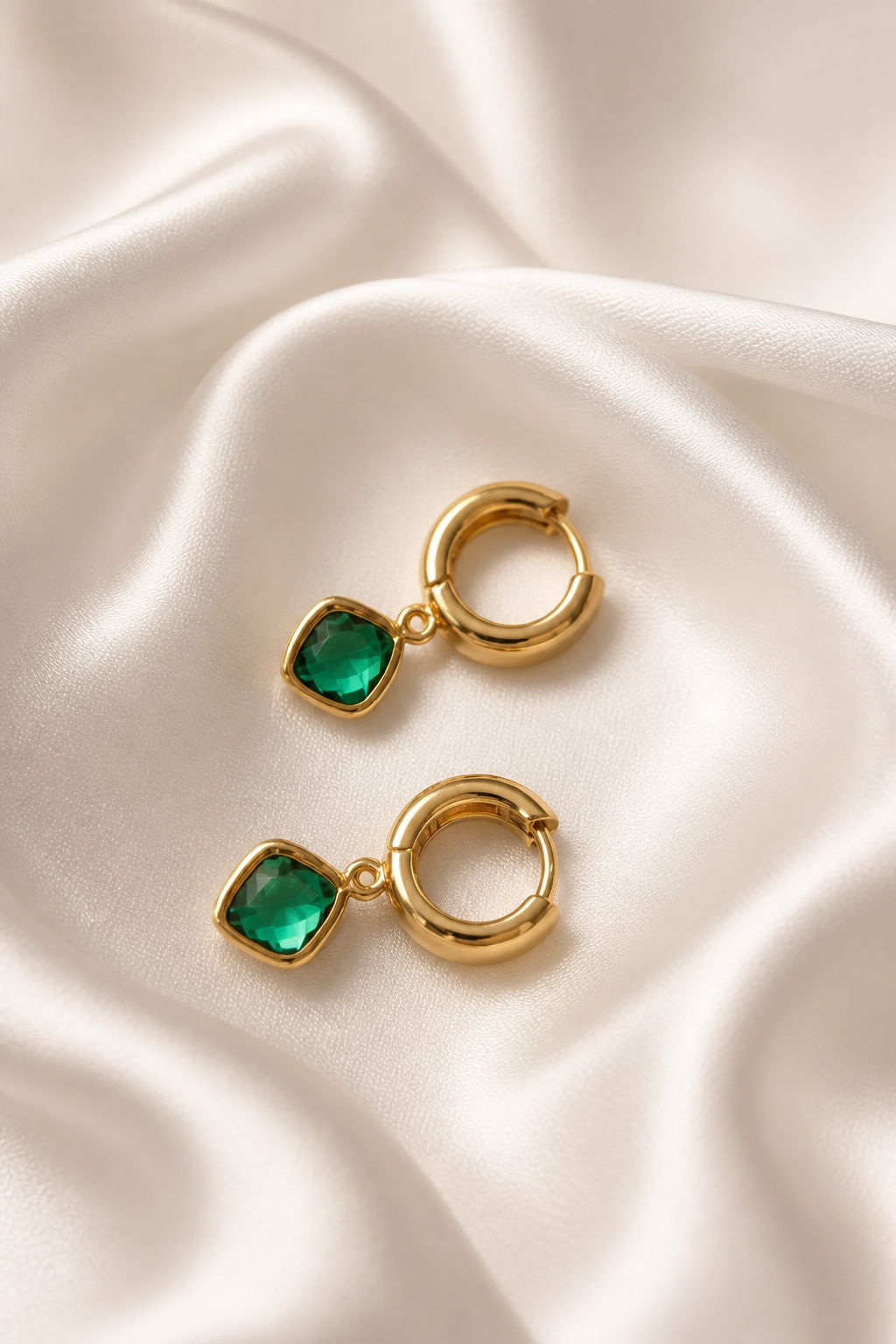 TEAL RHOMBUS ON HUGGIES - GOLD