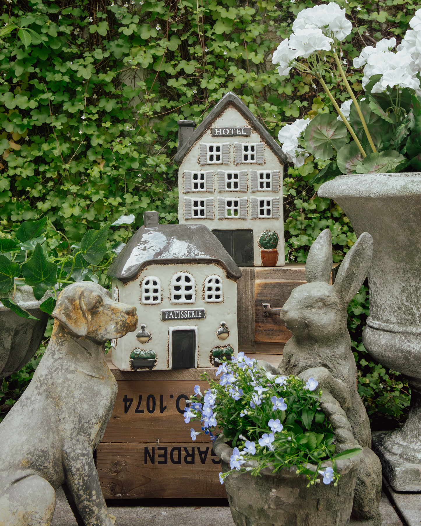 THE VILLAGE PATISSERIE TEALIGHT