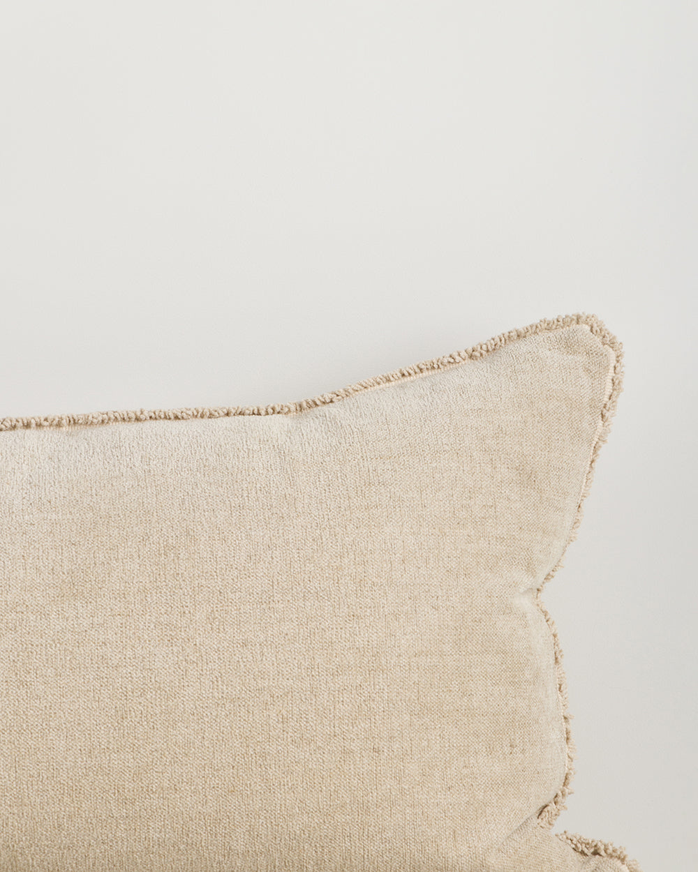 SUTTON LODGE CUSHION - OAT