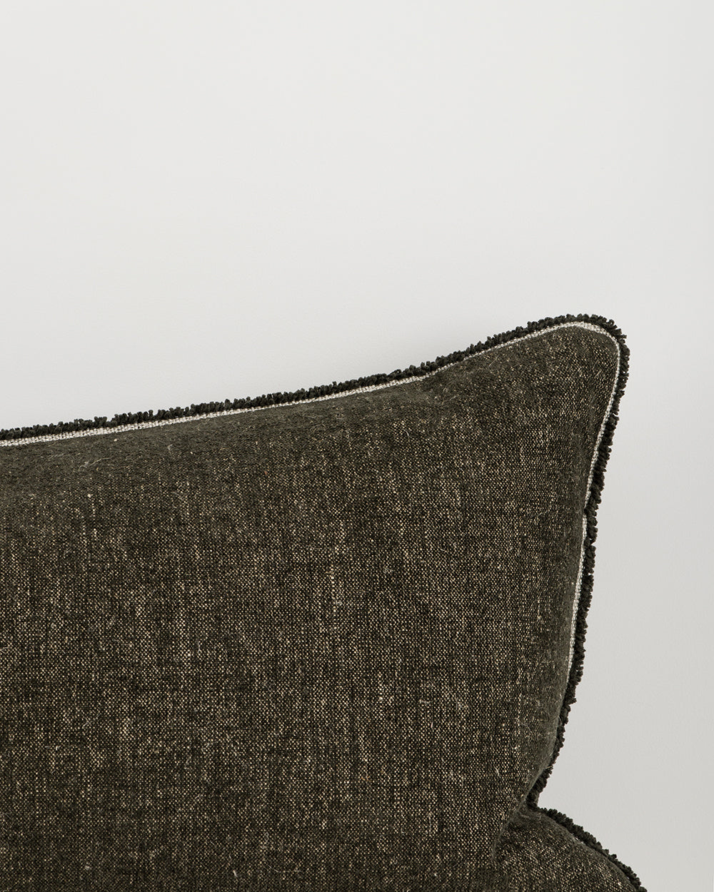 SUTTON LODGE CUSHION - OLIVE