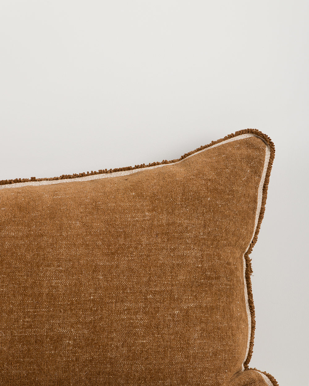 SUTTON LODGE CUSHION - PRALINE